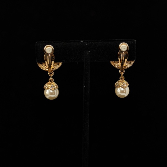 Vintage Deltah Clip On Earrings.  Sparkly! - Picture 3 of 5